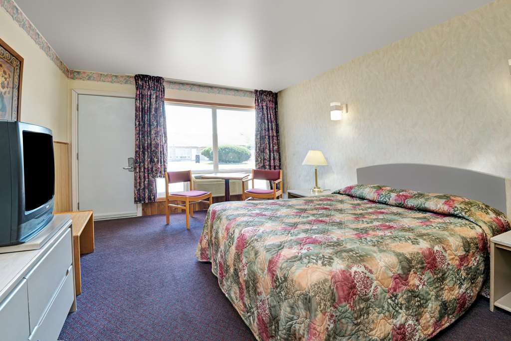 Weber Inn Kitchener Room photo